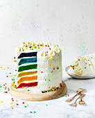 Rainbow Cake (Regenbogentorte)