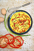 Omelett mit Paprika, Lauchzwiebeln und Curry