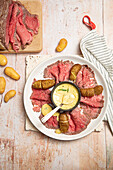 Roast beef carpaccio with Hasselback potatoes and béarnaise sauce