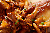 Grilled pork chop with chanterelles (Close Up)