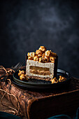 Cream cake with caramelized popcorn