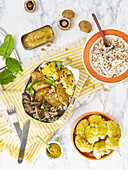 Seitan-Patties mit Curry-Blumenkohl, Pilzen und Reis