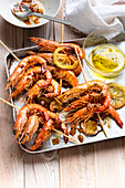Shrimp skewers with garlic and lemon