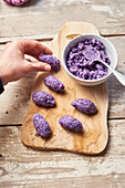 Making purple dumplings from vitelotte potatoes and purple cauliflower