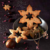 Weihnachtliche Sternplätzchen mit getrockneten Cranberries