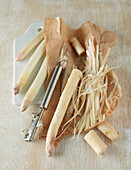 Cleaning the white asparagus with a vegetable peeler