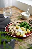 Grilled mackerel with potatoes and green beans