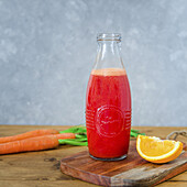 Gemüsesmoothie mit Rote-Bete, Karotte und Orange