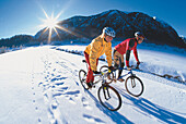 Mountain Biking, im Schnee