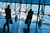 Geschäftsmänner am Flughafen, Silhouetten, Barcelona