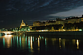 Der Fluss Rhone und die Kuppel des Hotel Dieu bei Nacht, Lyon, Frankreich, Europa