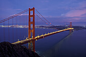 Blick auf die Golden Gate Bridge am Abend, San Francisco, Kalifornien, USA, Amerika