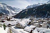 Schneebedeckten Dächer, Sulden, Südtirol, Italien, Europa