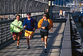 Jogger auf der Habour Bridge, Sydney, NSW Australien
