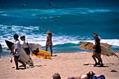 Surfer am Strand, Manly Beach, NSW Australien