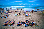Sonnenbadende, Manly Beach, NSW Australien