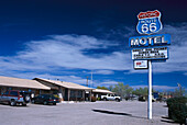 Strassenschild vor einem Motel, Seligman, Route 66, Arizona, USA, Amerika