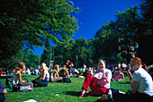 Sunday crowds, Pohjoisesplanadi Helsinki, Finland