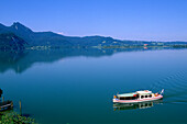 Ausflugsboot auf dem Kochelsee, Bayern, Deutschland