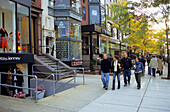 Menschen bummeln durch die Newbury Street, Boston, Massachusetts, United States, USA, Amerika