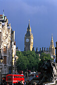 Trafalgar Square mit Big Ben, London Grossbritanien