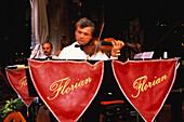 Musiker spielen im Café Florian, Venedig, Venetien, Italien, Europa