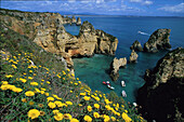 Steilküste, Ponta da Piedade, Bootstouren zu ausgewasch. Grotten bei Lagos, westl. Algarve, Portugal