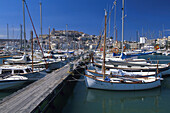 Blick ueber Hafen auf Dalt Vila Altstadt, , Ibiza, Balearen Spanien