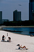 Künstlicher Strand, Odaiba Marine Park, Rec. Area, Neubauviertel, Odaiba Tokyo Bay, Tokyo, Japan