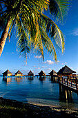 Overwater-Bungalows, Kia Ora, Village Hotel, Rangiroa Tuamotus, Franzoesisch-Polynesien