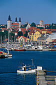 Blick über den Hafen auf Altstadt und Domkirche Sankta Maria, Visby, Gotland, Schweden, Europa