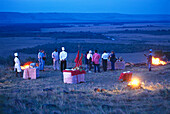 Touristen beim Sundownder, Masai Mara NP Kenia