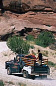 Pick Up, Mountainbiker, Moab Utah, USA