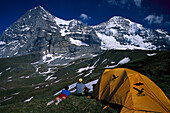 Lager vor Eiger Nordwand, Berner Oberland Schweiz