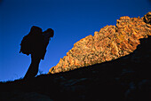 Silhouette einer Frau beim Wandern, Trekking, Südafrika
