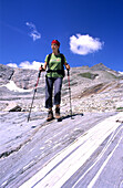 Bergsteigerin, Wanderweg Tauerngold, Rauris, Nationalpark Hohe Tauern, Salzburger Land, Österreich