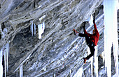 Mann beim Klettern, Mixed Klettern, Vertical Limits M12 Flash, Ueschinen, Kandersteg, Schweiz