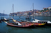 Barcos rabelos, Rio Douro, Vila Nova de Gaia, Porto Portugal