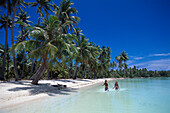 Junge und Mädchen am Strand, Bora Bora Lagune Französisch-Polynesien