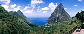 Pitons, Blick von Ladere Resort, bei Soufriére St. Lucia, Karibik