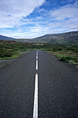 Landstraße über tektonische Platten, Nationalpark Pingvellir, Island