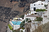 Klippe von Fira mit Hotels, Fira, Santorini, Kykladen, Griechenland