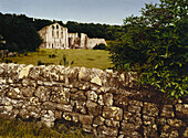 E. George, Gott schütze dieses Haus, Rievaulx Abbey, Yorkshire, England, Great Britain