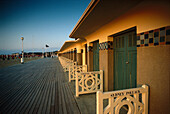 Strandpromenade in Deauville, Normandie, Frankreich