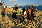 Jugendliche tanzen am Strand, Salsa Party, Salvador de Bahía, Brasilien