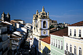 Blick auf die Kirche Nossa Senhora do Rosario dos Pretos, Largo de Pelourinho, Salvador de Bahia, Brasilien, Südamerika, Amerika