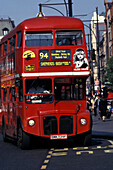 Doppeldeckerbus in der Oxford Street, London, England, Grossbritannien, Europa