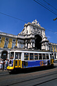 Electrico, Arco Trinfal, Praca Comèrcio, Lisbon Portugal
