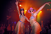 Go-Go Girls tanzen in der Hollywood Club Disco, Tallinn, Estland, Europa