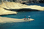 Menschen in der Ghaijn Tuffieha Bucht, Malta, Europa